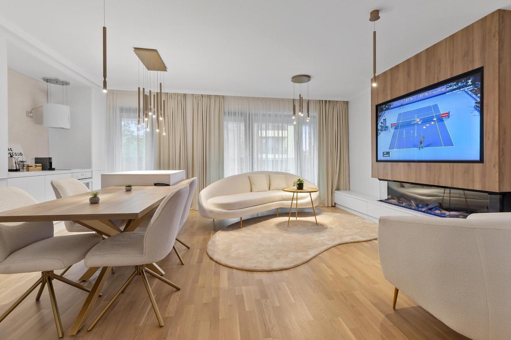 Apartament cu 1 dormitor, cu balcon şi vedere spre oraş